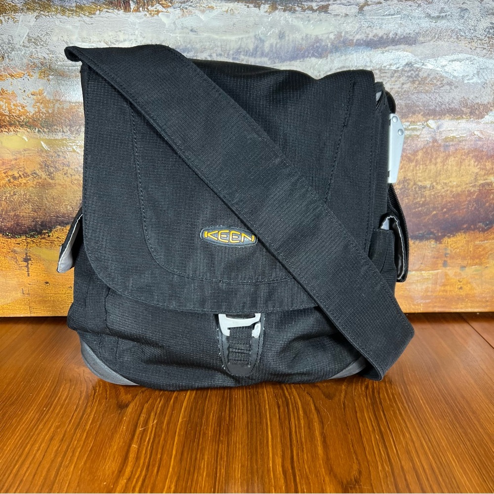 KEEN Hybrid Transport Messenger Bag Black Great Condition